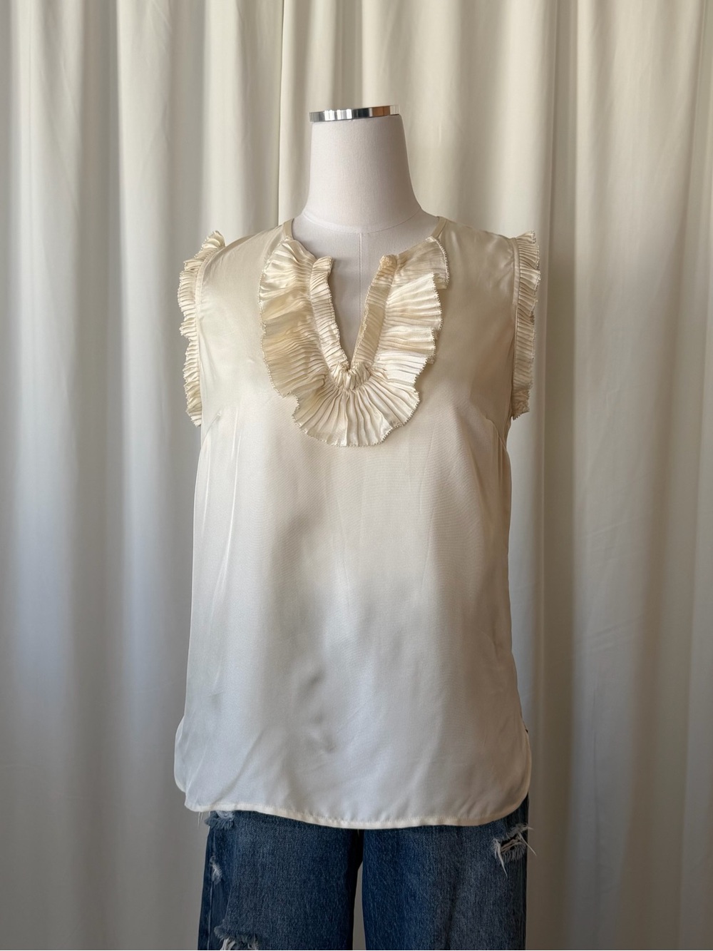 J.Crew 100% Silk Ruffle V-Neck Blouse Cream Tank Size 4. - Picture 5 of 14